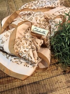 ♥️5/25$ Cleobella Blush and Camel Floral Scarf